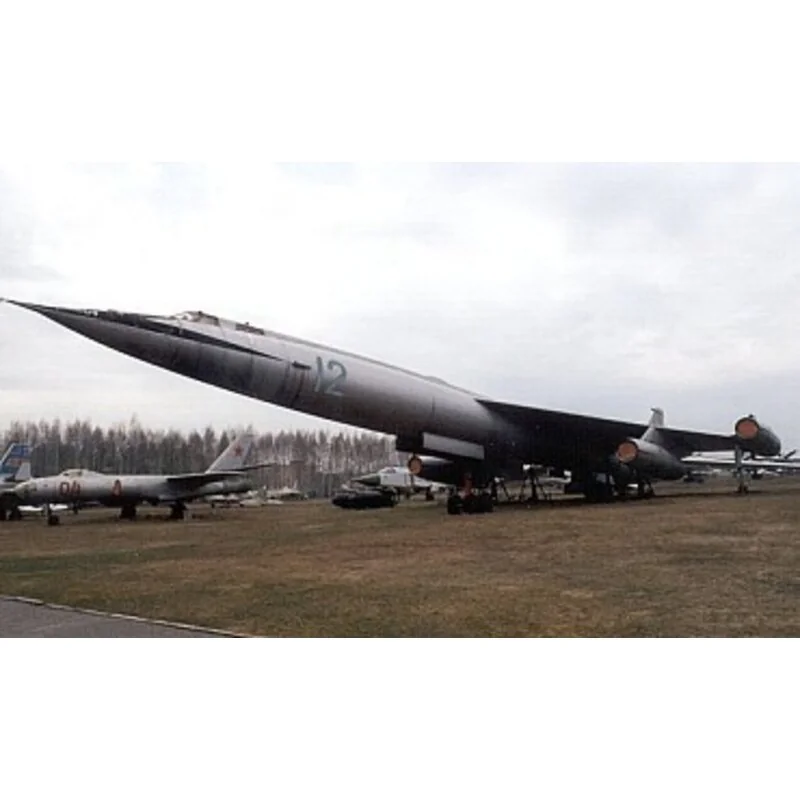 Myasishchev M-50 Bounder. Auch schließt BONUS-Bausätze des Sukhoi Su-15 Lavochkin La-250 und MiG Sie 152 ein! 1955 wurde der R