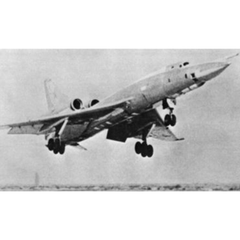 Tupolev Tu-22K Scheuklappe-B beinhaltet Bonus-Bausätze des Mikoyan MiG- 9 Fargo Tupolev Geiger von Tu-128 und Mil Hase von Mi-1