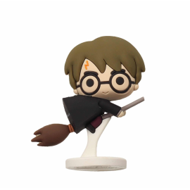 Harry Potter: Gummi-Mini-Figur - Harry mit schwarzem Umhang auf Nimbus Figurine