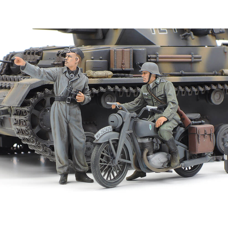 25209 Panzer IV Ausf.G and Motorcyclist
