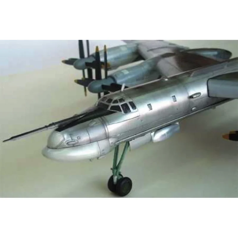 TRUMPETER SCALE MODELS -1601 - Flugzeugmodell 