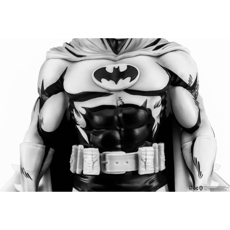 DC HEROES - Batman "White & Black Version" - 1/8 Statuette 27cm