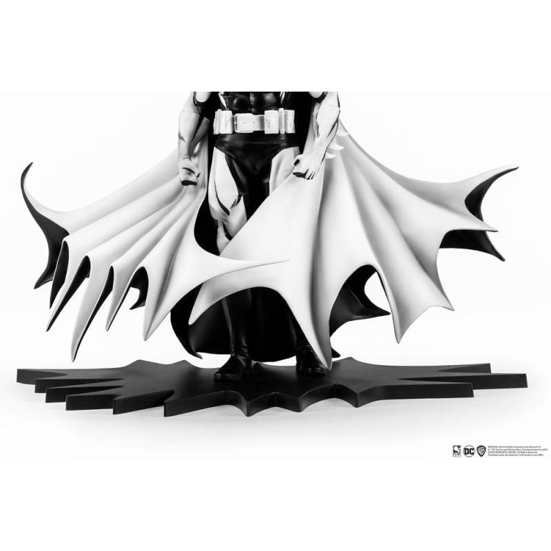 DC HEROES - Batman "White & Black Version" - 1/8 Statuette 27cm