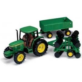 JOHN DEERE 6410 mit Egge und Anhänger