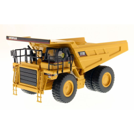 CATERPILLAR 777D Dumper mit Fahrer