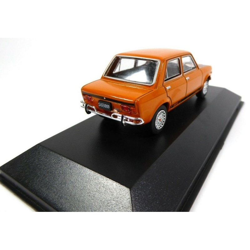 FIAT Iava 128 TV 1971, orangefarbene viertürige Limousine, verkauft in Blisterverpackung