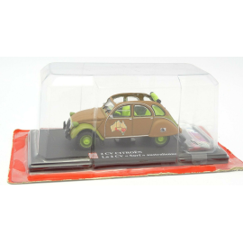 Citroen 2cv Surf Australisches Braun und Grün mit Zubehör Collection Auto Plus, verkauft in Blisterverpackung