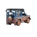 Land Rover Defender im schlammigen Stil