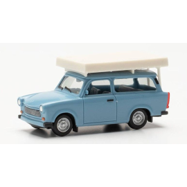 Pastellblauer TRABANT mit Dachzelt