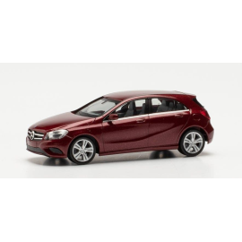 MERCEDES A-KLASSE metallic-rot