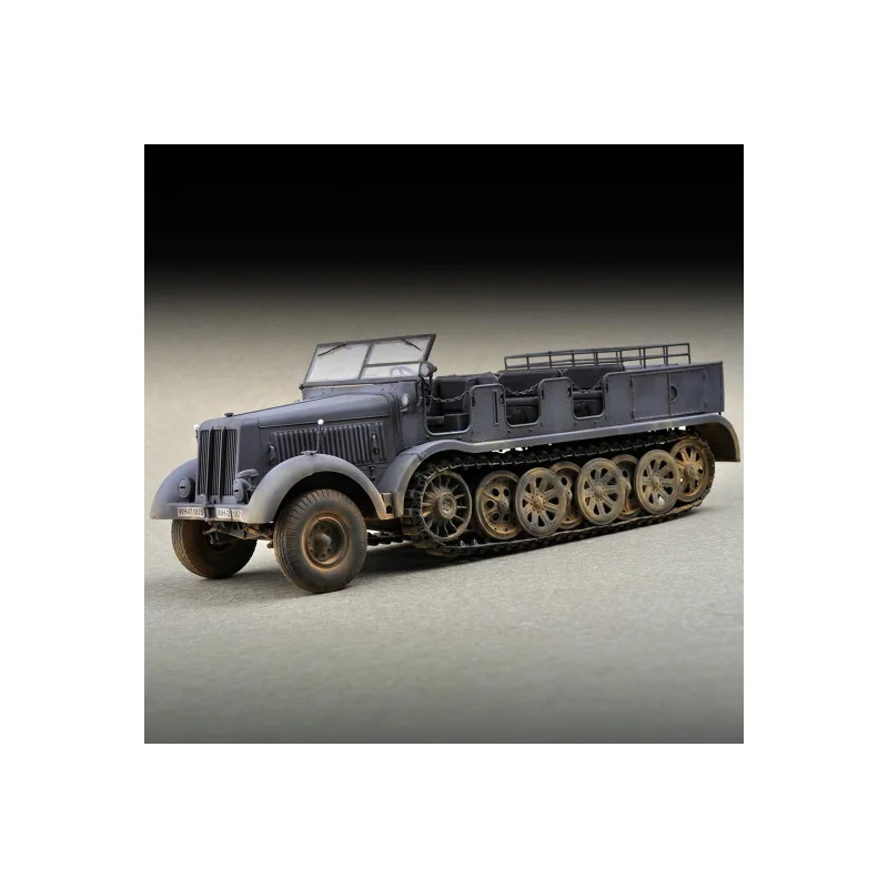 Plastic model of truck Sd.Kfz.8 heavy tractor 12t 1:72 Modellbausatz 