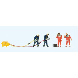 Feuerwehrleute mit Schlauchtülle und Sanitäter Figur